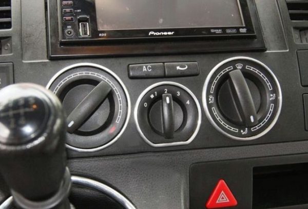 Volkswagen T5 - Kodas ALU-T5.04   Žiedeliai ventiliatorių reguliatoriu.