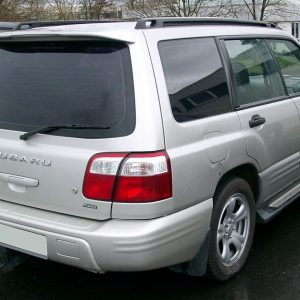 Subaru Forester 1998-2002m. - Spoileris virš galinio stiklo.