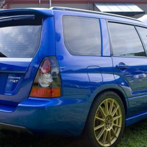 Subaru Forester 2003-2008m. - Spoileris virš galinio stiklo.